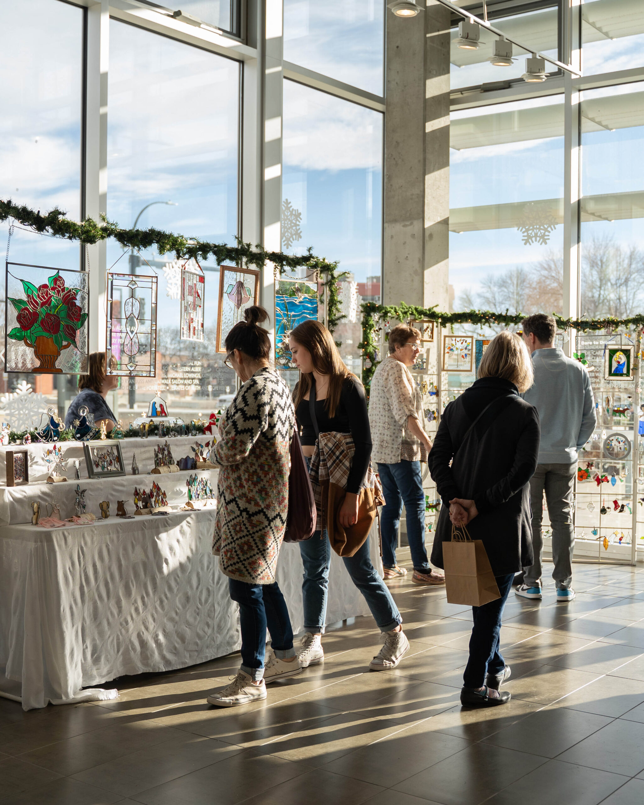 People shopping at Christmas at Casa